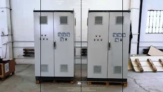 VFD VEIKONG o dużym zakresie mocy zainstalowany w wysokiej szafie IP